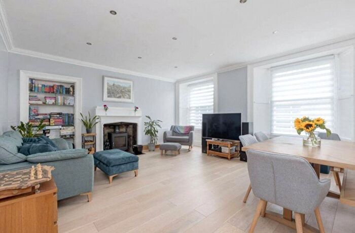 2 Bedroom Flat To Rent In Wimpole Street, London, W1G