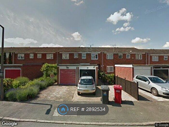 3 Bedroom Semi Detached House To Rent In Summerlea, Slough, SL1