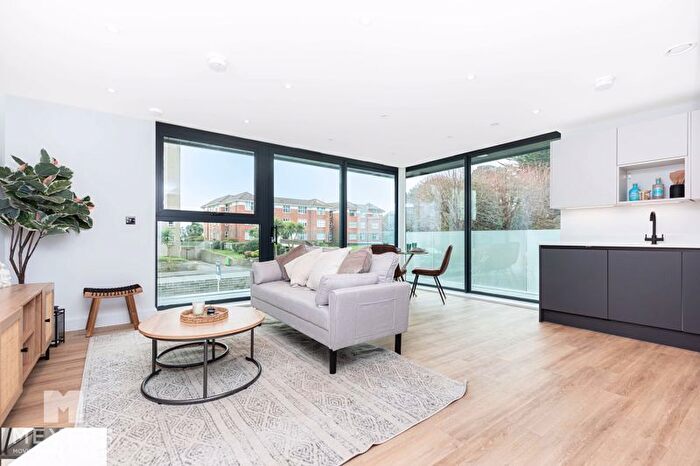 2 Bedroom Flat For Sale In Reef Manor, Wollstonecraft Road, Bournemouth, BH5