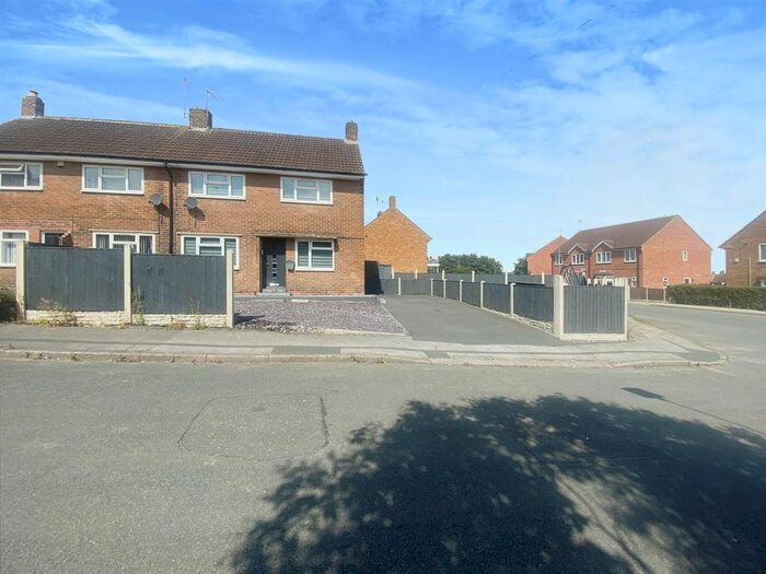 3 Bedroom Semi-Detached House To Rent In Robin Hood Avenue, Warsop, Mansfield, NG20