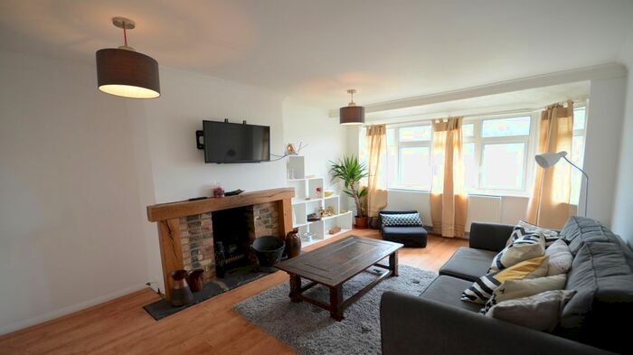 2 Bedroom Link Detached House To Rent In Sheridan Avenue, Caversham, Reading, RG4