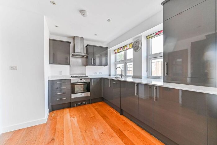 2 Bedroom Flat To Rent In Aspen Court, Sutton, Sutton, SM1