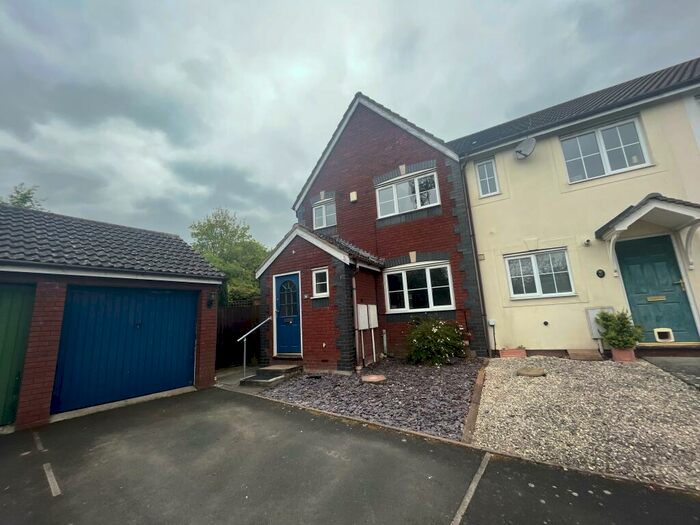 3 Bedroom House To Rent In Devonport Close, Redditch, B97
