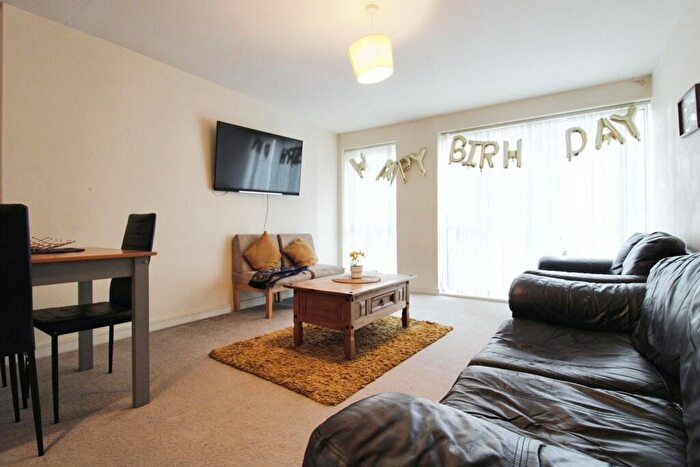 2 Bedroom Apartment For Sale In Reresby Court, Cardiff, CF10