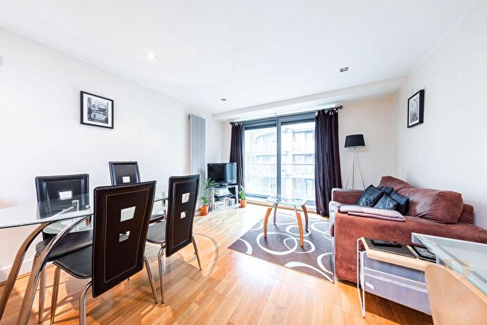 1 Bedroom Flat To Rent In Millharbour, South Quay, E14