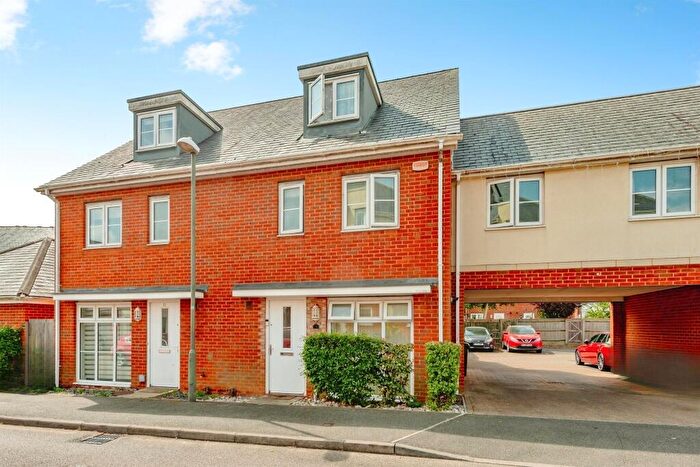 4 Bedroom Semi Detached House For Sale In Parritt Road, Redhill, RH1