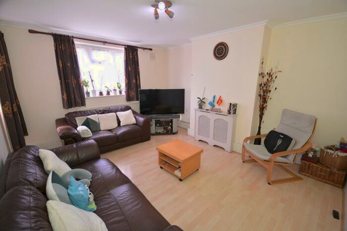 3 Bedroom Flat To Rent In Blaney Crescent, East Ham, London, E6