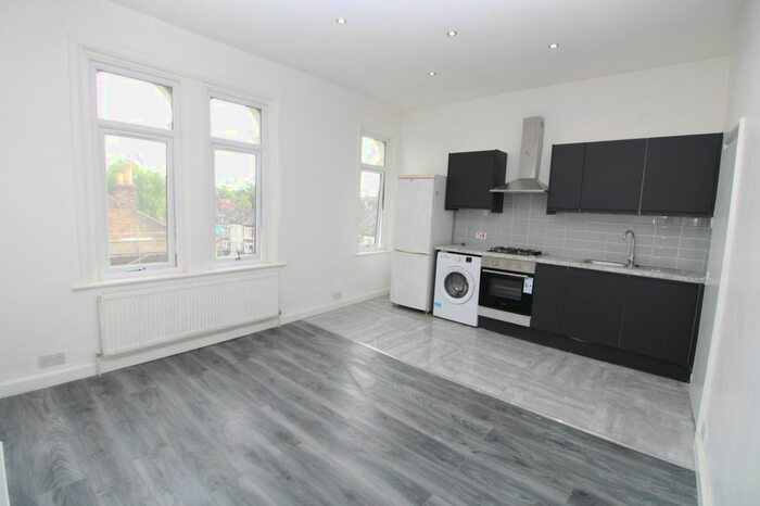 2 Bedroom Flat To Rent In Mosslea Road, Penge, SE20