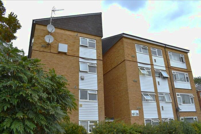 2 Bedroom Flat To Rent In Field Road, Feltham, TW14