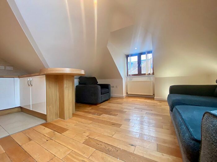 1 Bedroom Flat To Rent In De Salis Road, Uxbridge, UB10