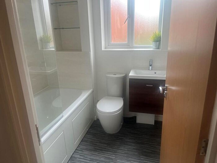 4 Bedroom Semi-Detached House To Rent In Mallow Drive, Salford, M7