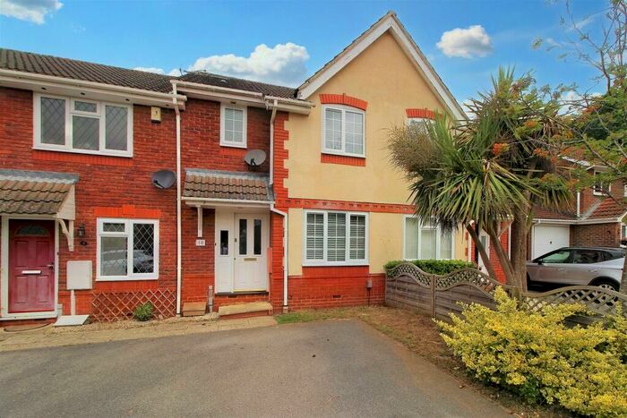 2 Bedroom House To Rent In Golding Close, Maidenbower, Crawley, RH10