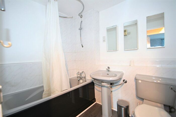 1 Bedroom Flat To Rent In Swynford Gardens, London, NW4