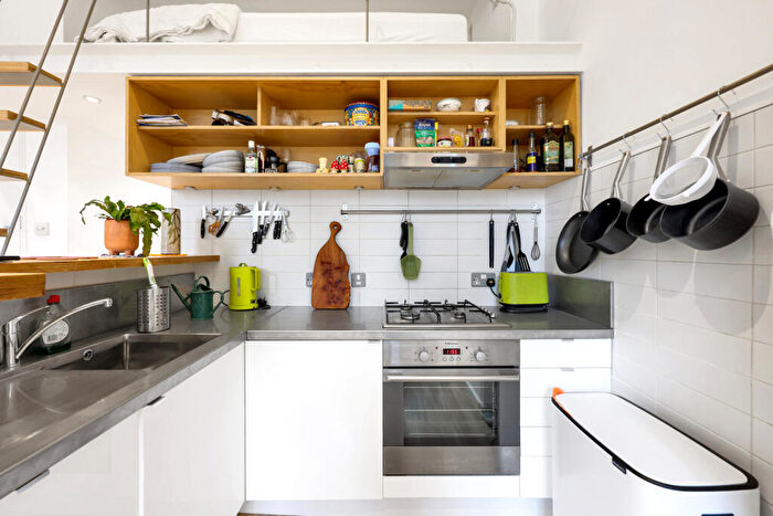 1 Bedroom Terraced House To Rent In Kentish Town Road, Kentish Town, NW5