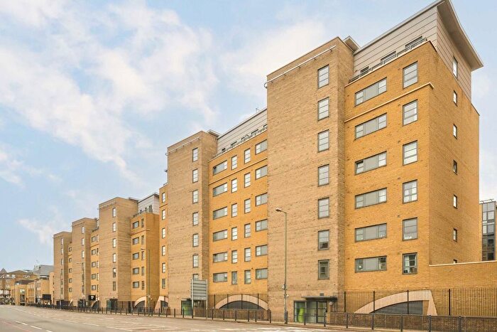 2 Bedroom Flat To Rent In Commercial Road, London, E14