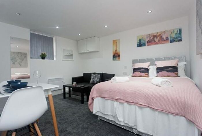 1 Bedroom Flat To Rent In Bayswater Place, Leeds, LS8