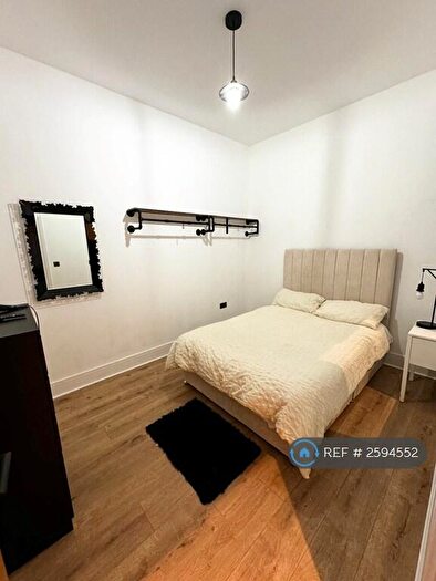 1 Bedroom Flat To Rent In Tudor House, Brighouse, HD6