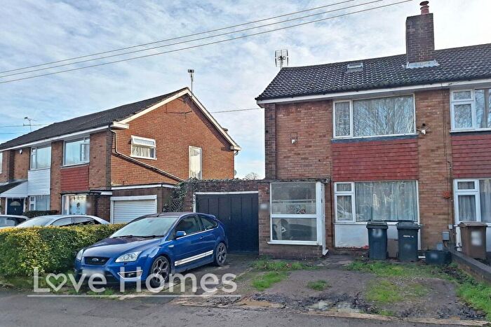 3 Bedroom Semi Detached House For Sale In Sunningdale, Luton, LU2