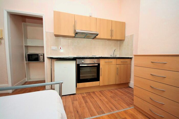 Flat To Rent In Pakeman Street, Holloway, N7