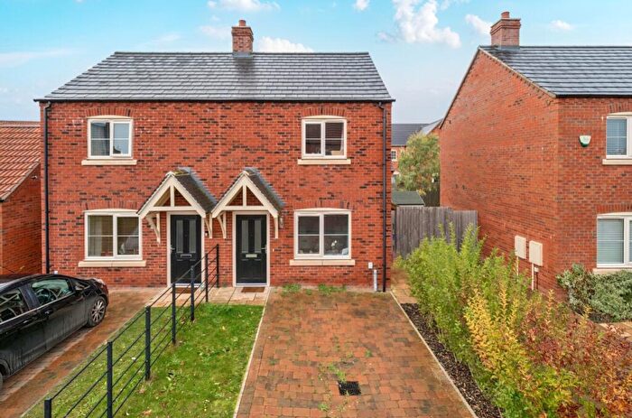 2 Bedroom Semi Detached House For Sale In Top Farm Avenue, Navenby, LN5