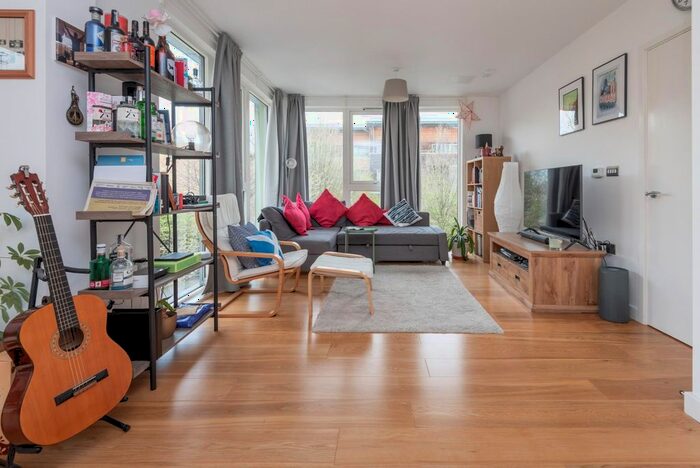 1 Bedroom Flat For Sale In Saw Mill Way, London, N16