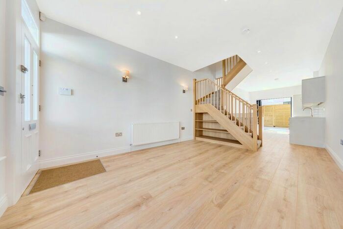 2 Bedroom Cottage To Rent In Princes Road, Richmond, TW10