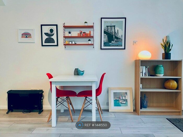 Studio To Rent In The Loning, London, NW9