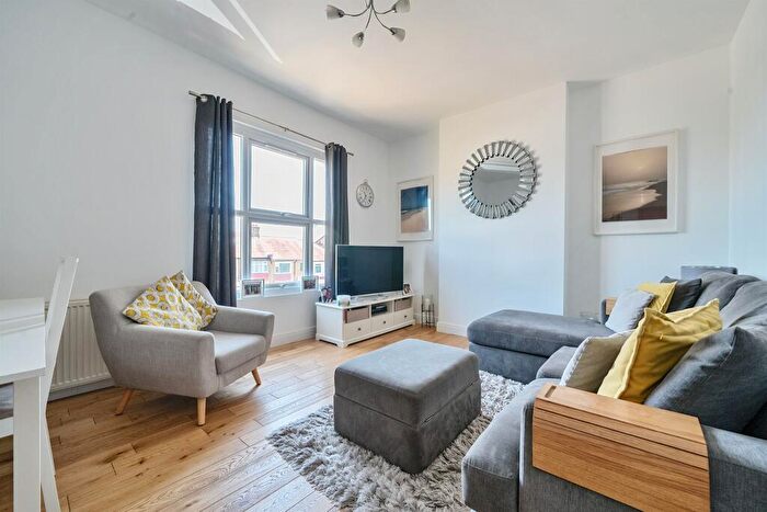 2 Bedroom Flat To Rent In Oakleigh Road North, London, N20