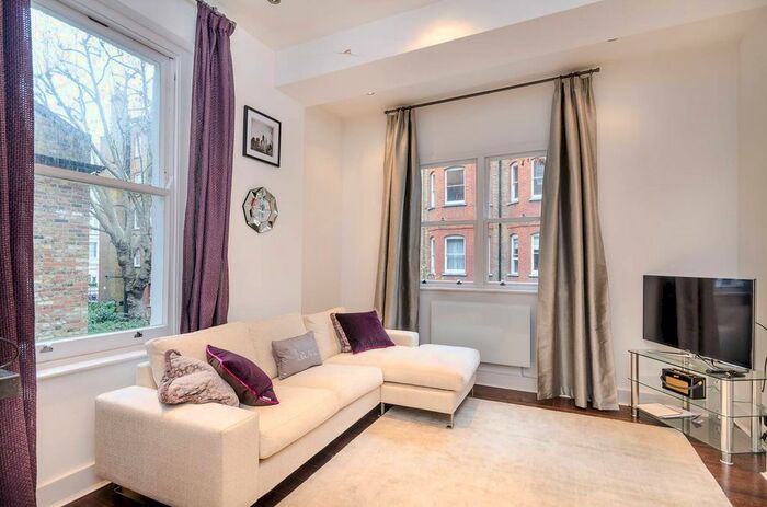 1 Bedroom Flat To Rent In Nevern Square, Earls Court, London, SW5
