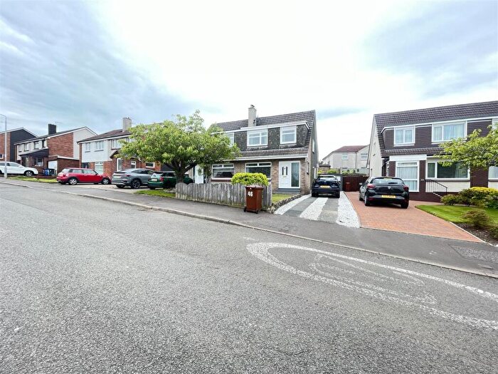 3 Bedroom Semi-Detached House For Sale In Glenhead Crescent, Clydebank, G81
