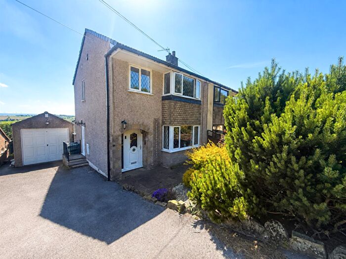 3 Bedroom Semi-Detached House For Sale In Braithwaite Edge Road, Keighley, BD22