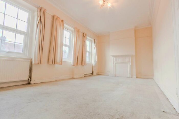 4 Bedroom Flat To Rent In Golders Green Road, Golders Green, NW11
