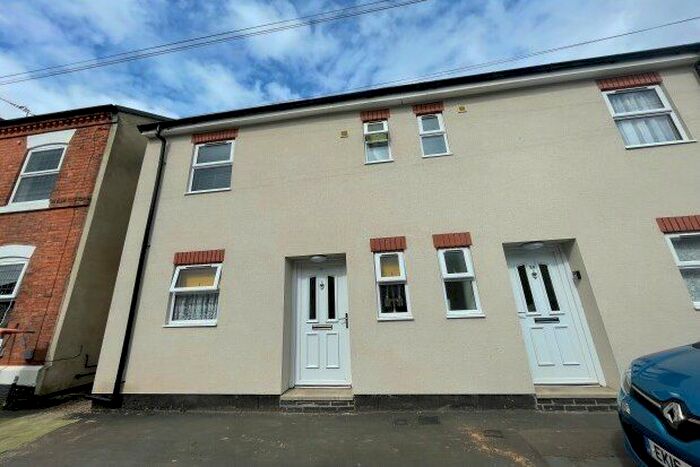 3 Bedroom Semi-Detached House To Rent In Manvers Street, Nottingham, NG4