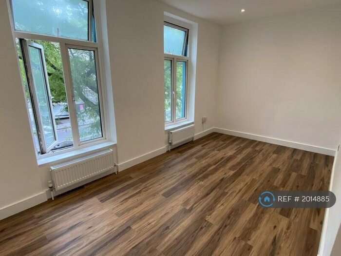 1 Bedroom Flat To Rent In Upper Street, London, N1