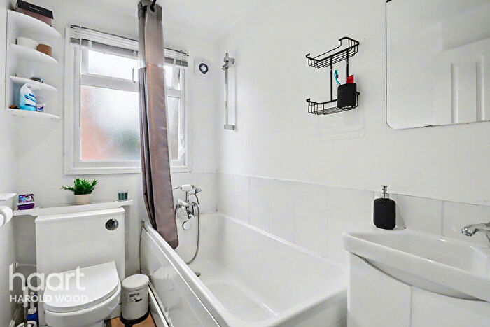 1 Bedroom Flat For Sale In Hitchin Close, Harold Hill, RM3