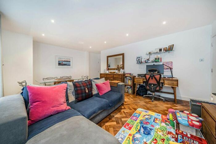 3 Bedroom Flat For Sale In Wapping Lane, Wapping, E1W