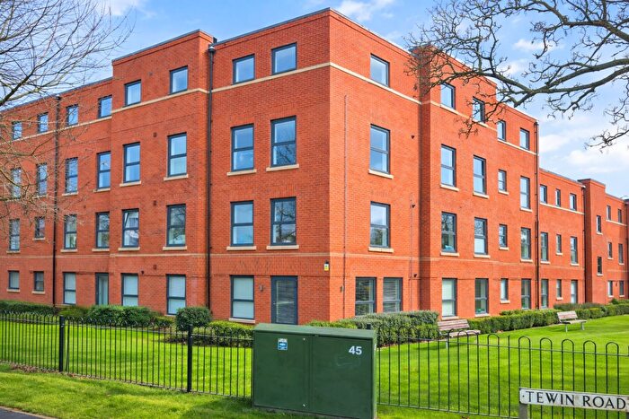 2 Bedroom Flat For Sale In Bridge Road East, Welwyn Garden City, AL7