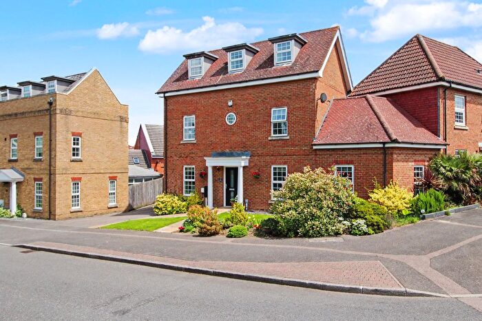 4 Bedroom Link Detached House For Sale In Kirk View, Ashford, TN23