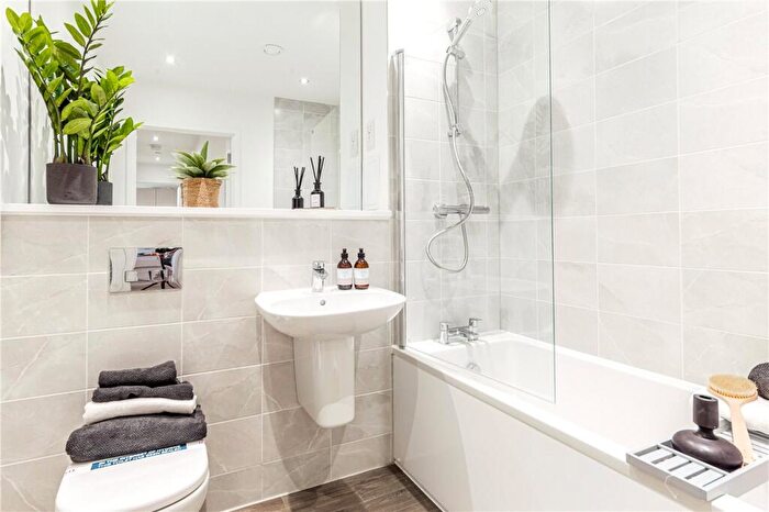 2 Bedroom Apartment For Sale In Vista House, Hatfield Rise, Hatfield, Hatfield, AL10