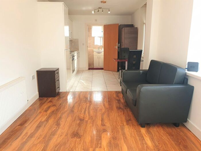 1 Bedroom Studio To Rent In Cranbrook Road, Ilford, IG1