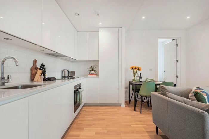 2 Bedroom Flat To Rent In Queen's Road, Reading, RG1