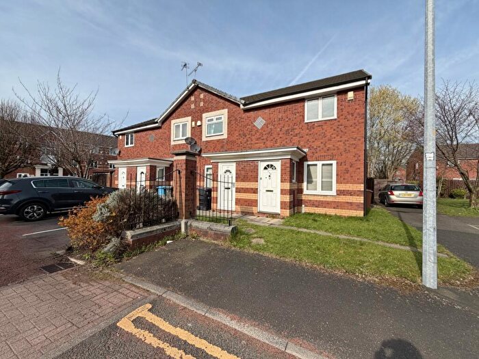 2 Bedroom Mews To Rent In Blackburn Street, Trinity Riverside, M3