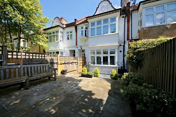 Studio To Rent In Ashurst Gardens, Tulse Hill, SW2