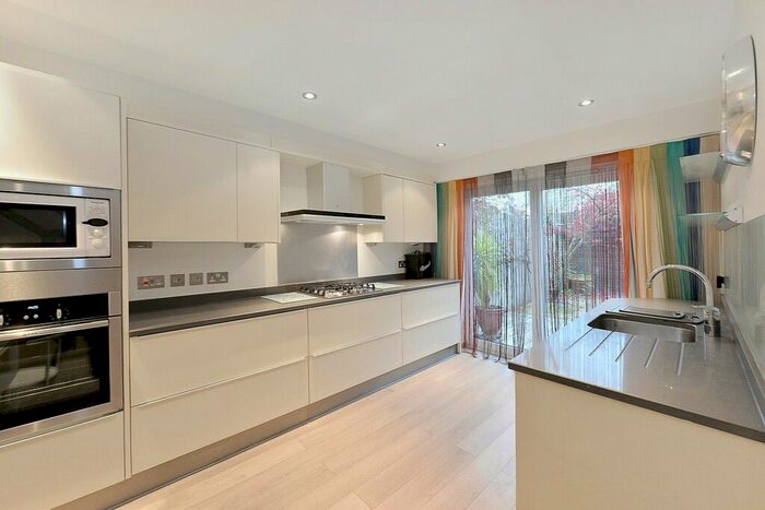 4 Bedroom Property To Rent In Whistlers Avenue, Battersea, SW11