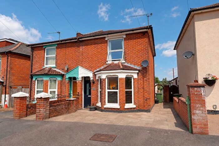 3 Bedroom Semi-Detached House For Sale In Bitterne Park, Southampton, SO18