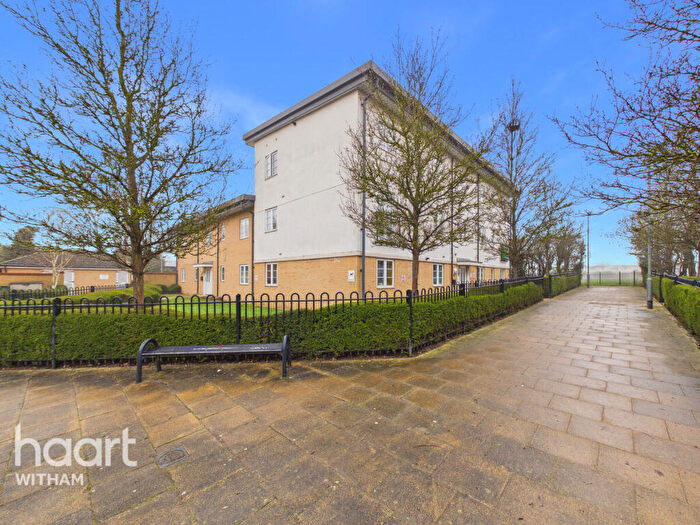 2 Bedroom Apartment For Sale In Wood Grove, Silver End, CM8