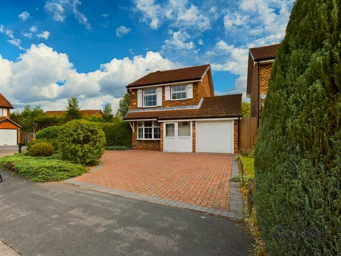 3 Bedroom Detached House To Rent In Surrey, KT15
