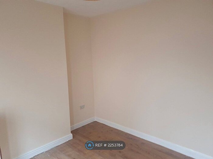 3 Bedroom Terraced House To Rent In Broadway Street, Burton-On-Trent, DE14