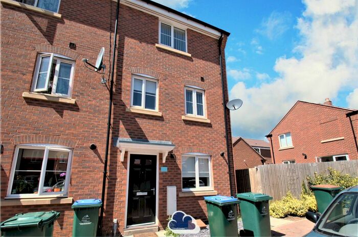3 Bedroom End Of Terrace House To Rent In Anglian Way, Stoke Village, Coventry, CV3