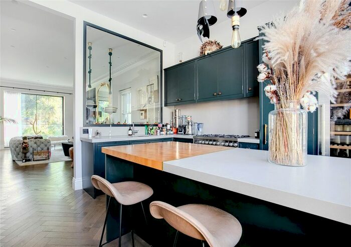 2 Bedroom Flat To Rent In Altenburg Gardens, Clapham, London SW11